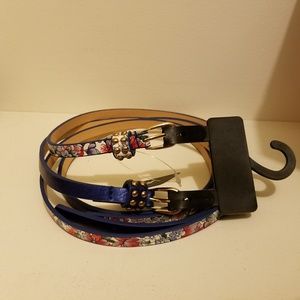 NWT Boohoo Women’s Skinny Blue Floral Belt…